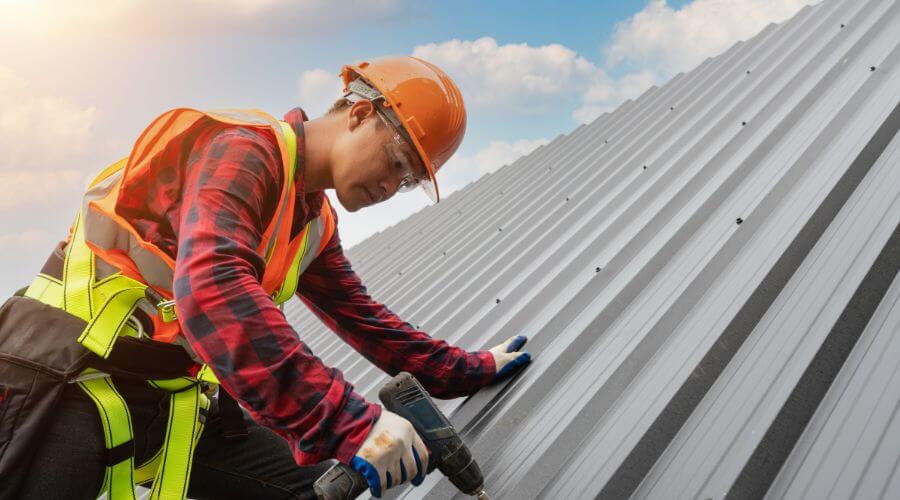 Professional gutter cleaning in Oakpark, VA